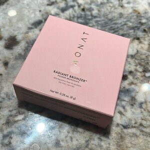 Monat radiant bronzer